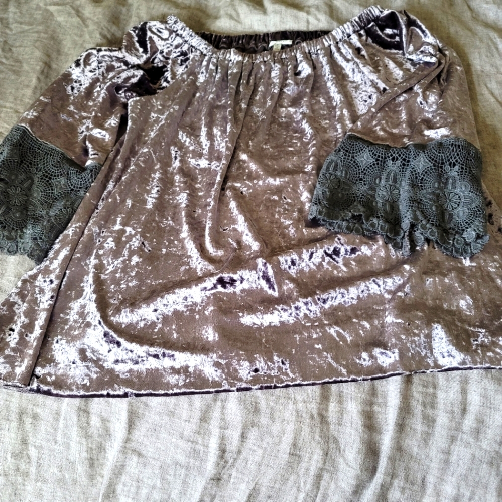 JODIFL Velvet Blouse